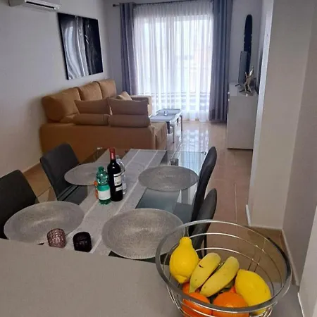 Julia De Lux Apartment