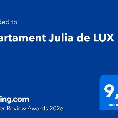 Julia De Lux *