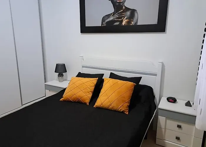 Julia De Lux アパート