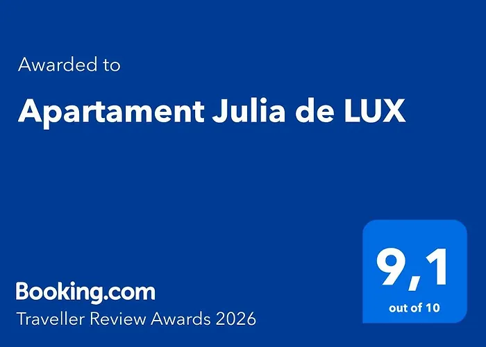 Julia De Lux *