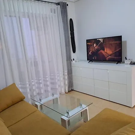 Julia De Lux טורבייחה